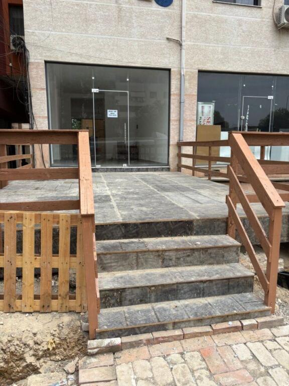 Locale Commerciale in Affitto, Negozio a Yzberisht