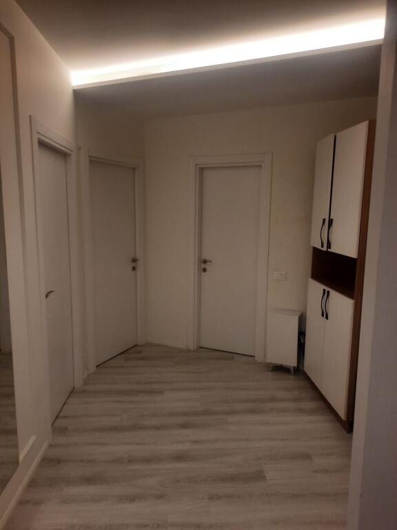 🏠 Jepet me qera apartament 2+1+2 📍 Rruga e Dibrës – Kompleksi Arlis💶 Çmimi: 750 € / muaj