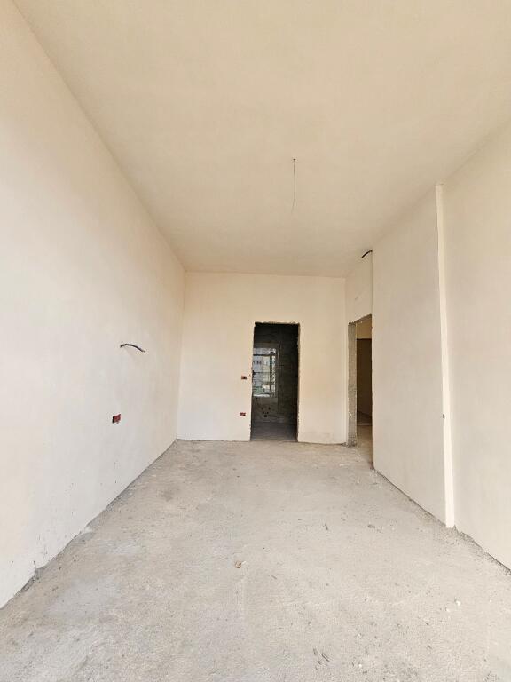 In vendita 2+1+2wc &amp; Balcone + posto auto  📍 Fusha e Aviacionit *( 170.000 Euro )* - Laprake | In fase di costruzione, termina in 7 mesi. Piano 4