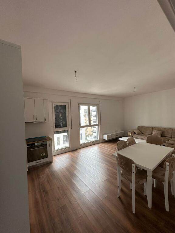 APARTAMENT ME QERA 2+1+post parkimi