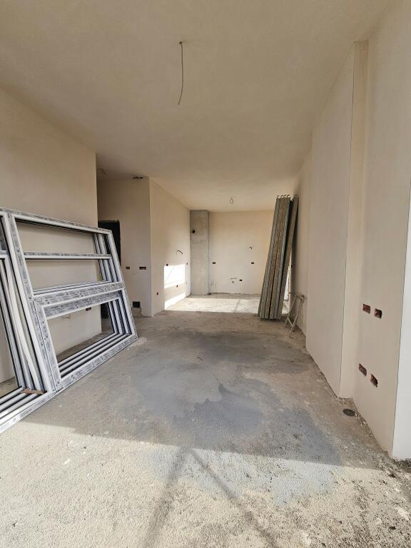 In vendita 2+1+2wc &amp; Balcone + posto auto  📍 Fusha e Aviacionit *( 170.000 Euro )* - Laprake | In fase di costruzione, termina in 7 mesi. Piano 4