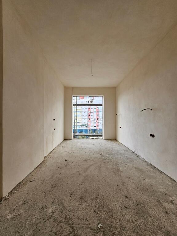 In vendita 2+1+2wc &amp; Balcone + posto auto  📍 Fusha e Aviacionit *( 170.000 Euro )* - Laprake | In fase di costruzione, termina in 7 mesi. Piano 4