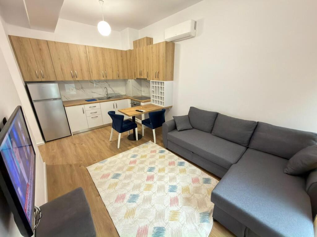 🏡 Jepet me qira apartament 1+1 📍 Ali Demi, Kompleksi Kaimi💶 Çmimi: 40,000 lekë / muaj