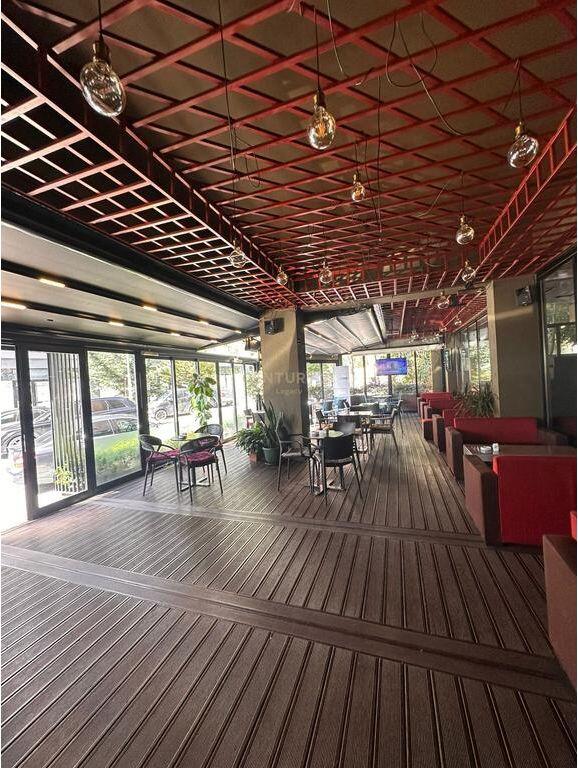 Affittasi locale di 451m² sul lato dell'asse stradale, a 200 m sopra il ristorante FRESKU