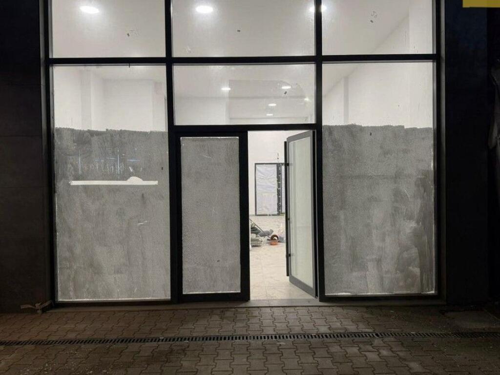 Qera, Ambient Biznesi, Unaza e Re, Tiranë
