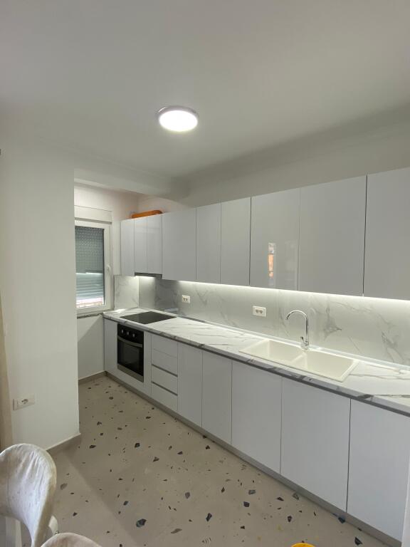 Vendesi in vendita Appartamento 3+1+2 Quartiere 17 a Durazzo