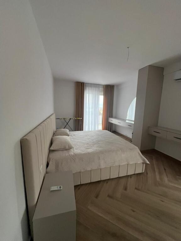 APARTAMENT ME QERA 2+1+post parkimi