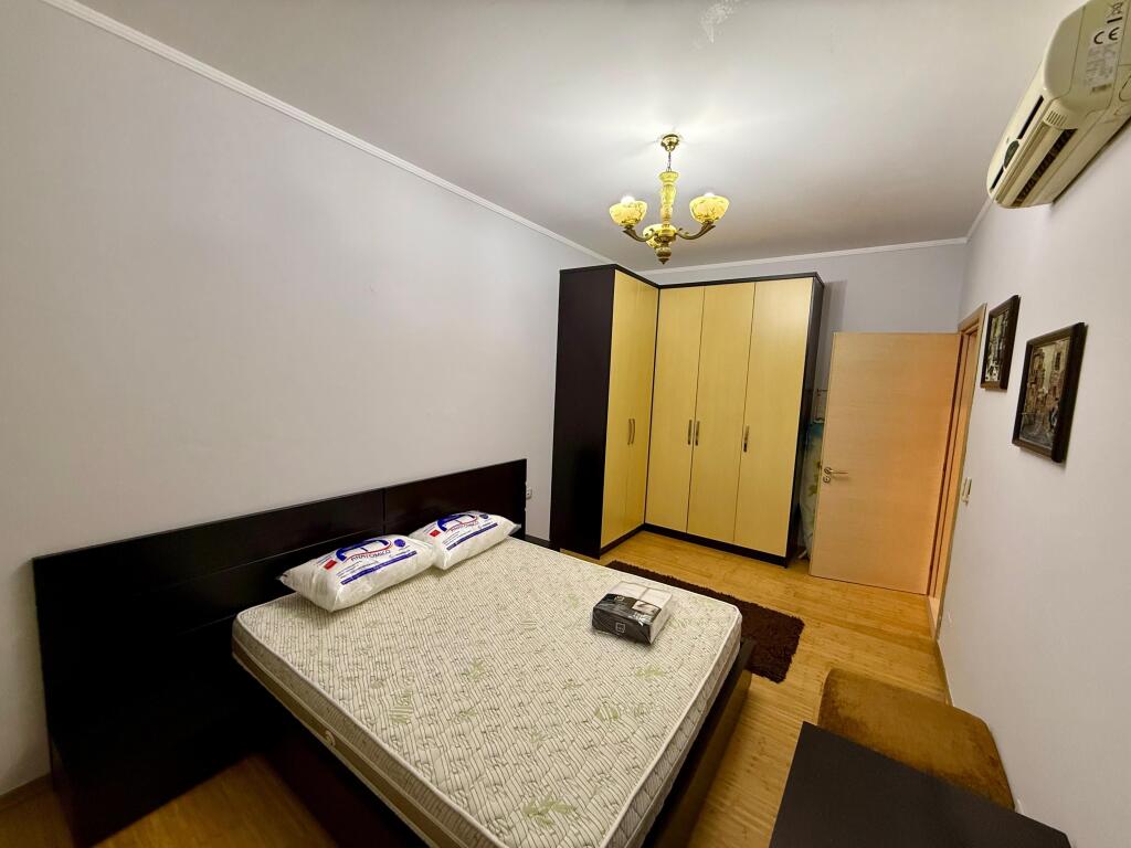 📣 AFFITTO Appartamento 2+1 con 2 Bagni 📍 Myslym Shyri ✨  🏢 Edificio Esistente 🪜 6° Piano (Senza Ascensore) 📐 Superficie Netta 120 m2 🛋️ Arredato con Condizioni Moderne 🔹 Veranda 🔹 Balcone 👉 Preferiti Clienti Familiari  💶 Prezzo 55.000 Leke/Mese (Non Trattabile)