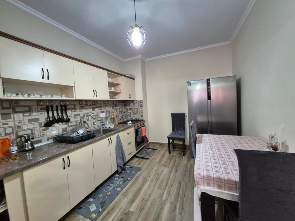 Jepet apartament me qera 1+1