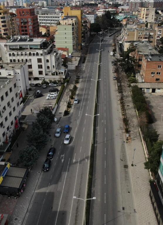 Dyqan Qera - Rr.Kryesore. Sip 40m2 (prane Oslos 21-Dhjetori)