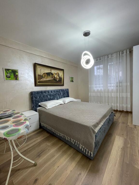VILË 3 KATËSHE ME QIRA - RRUGA E KAVAJËS