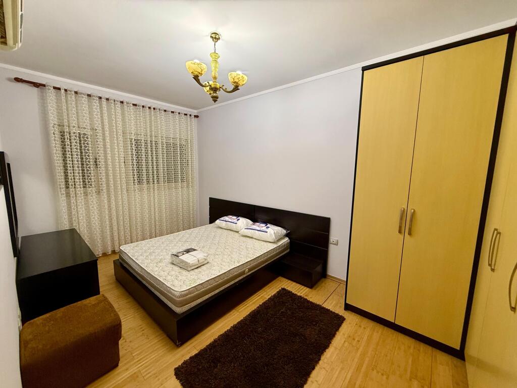 📣 AFFITTO Appartamento 2+1 con 2 Bagni 📍 Myslym Shyri ✨  🏢 Edificio Esistente 🪜 6° Piano (Senza Ascensore) 📐 Superficie Netta 120 m2 🛋️ Arredato con Condizioni Moderne 🔹 Veranda 🔹 Balcone 👉 Preferiti Clienti Familiari  💶 Prezzo 55.000 Leke/Mese (Non Trattabile)