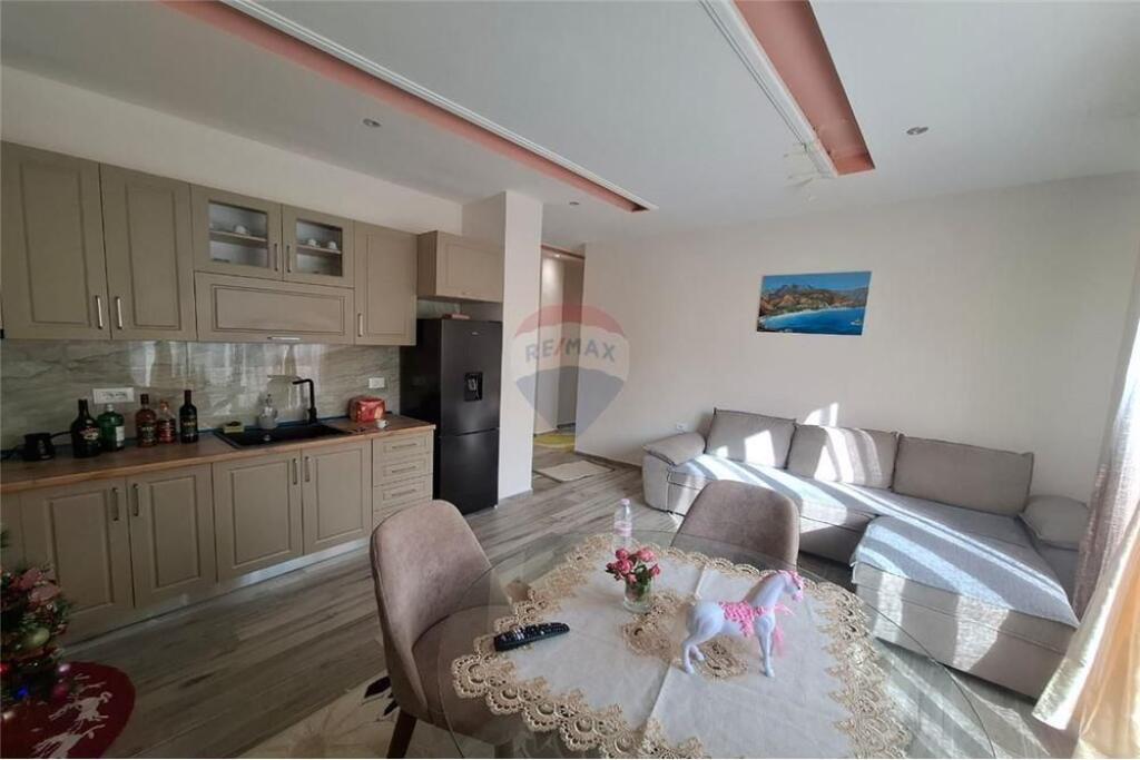 🏢 Appartamento 2+1 in Vendita – Via Ali Demi, Vlorë