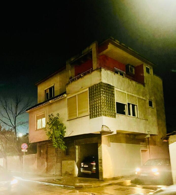 🏢 JEPET ME QIRA VILË 3-KATËSHE PËR BIZNES PRANE OXHAKUT