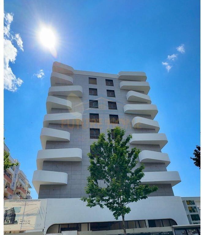 Shitet, Apartament 2+1+2, Kompleksi Demollari, Kamëz.