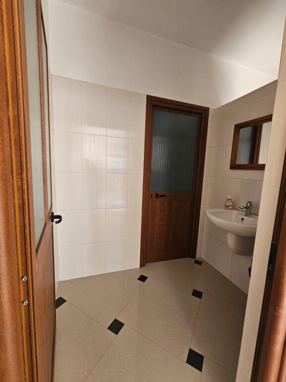 BUSINESS PREMISES FOR RENT – 200 m²