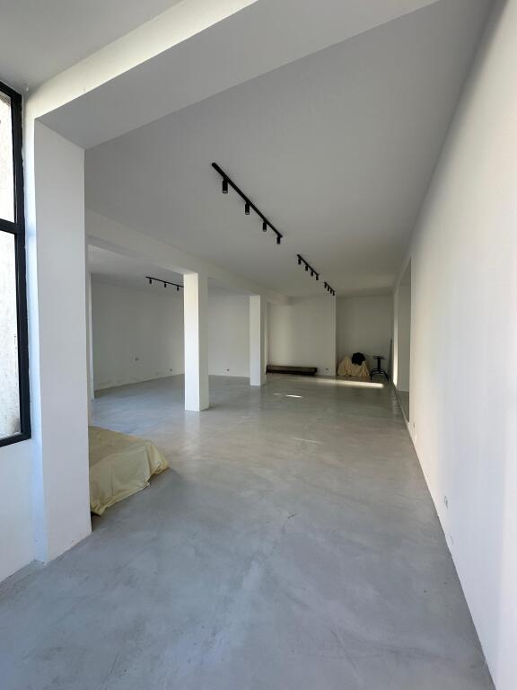 Ambient Bisnes për Qera – 100 m² – Qendra e Tiranës