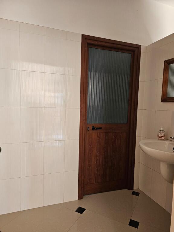 BUSINESS PREMISES FOR RENT – 200 m²