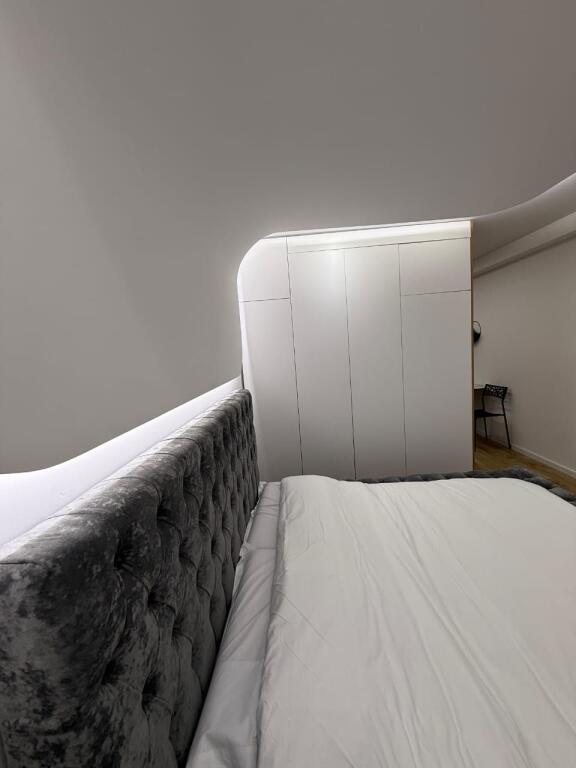 Apartament 1+1, 21 Dhjetori!