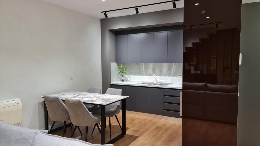 🏡 Duplex for Rent – Center, Tirana 📍 Barricades Street