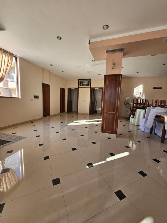 BUSINESS PREMISES FOR RENT – 200 m²