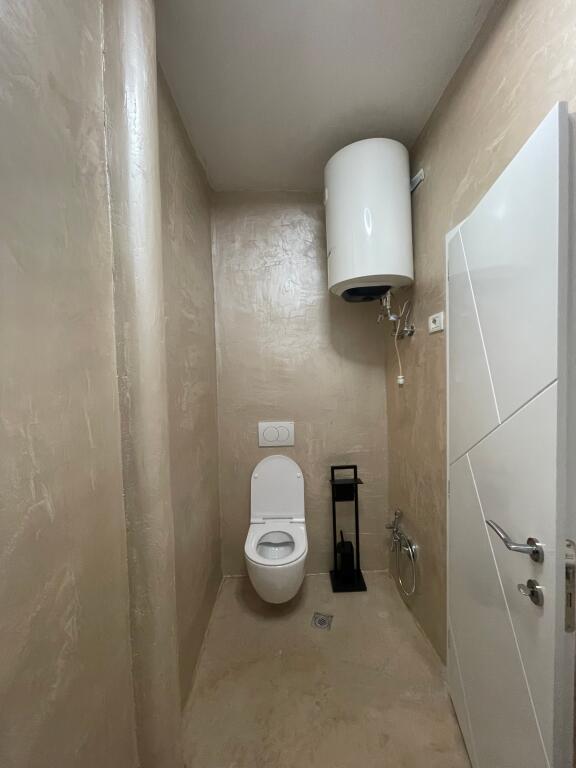 VILË 3 KATËSHE ME QIRA - RRUGA E KAVAJËS