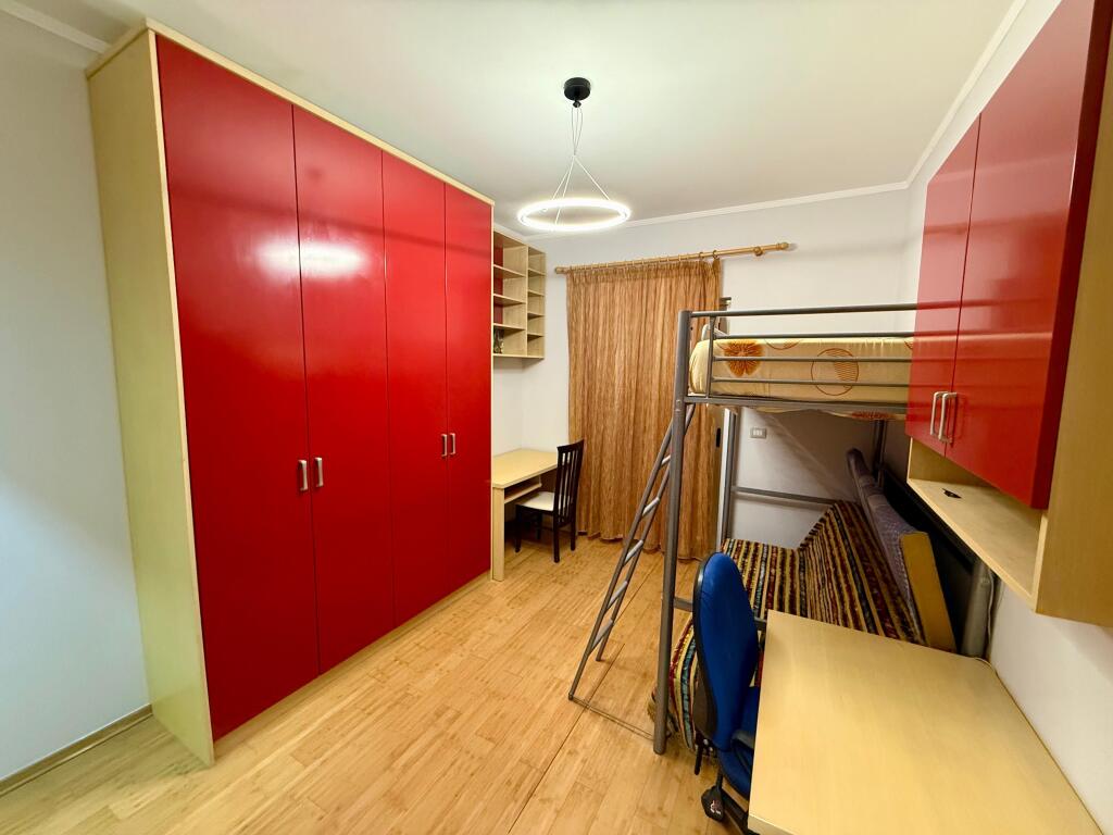 📣 AFFITTO Appartamento 2+1 con 2 Bagni 📍 Myslym Shyri ✨  🏢 Edificio Esistente 🪜 6° Piano (Senza Ascensore) 📐 Superficie Netta 120 m2 🛋️ Arredato con Condizioni Moderne 🔹 Veranda 🔹 Balcone 👉 Preferiti Clienti Familiari  💶 Prezzo 55.000 Leke/Mese (Non Trattabile)