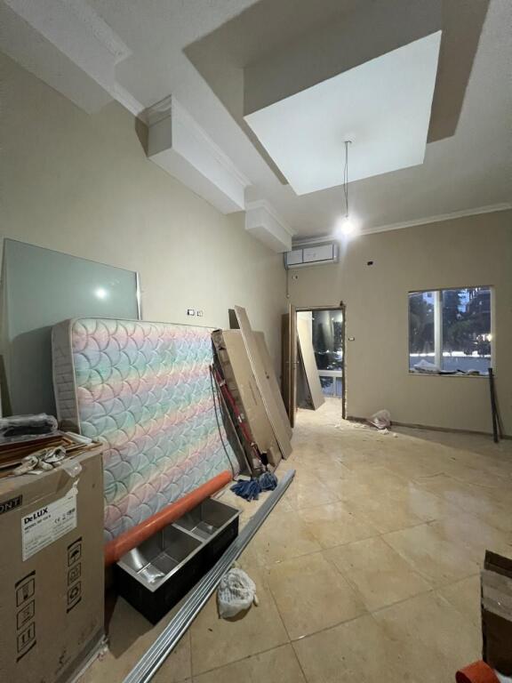 LARGE STUDIO WITH BALCONY, SEPARATE ENTRANCE