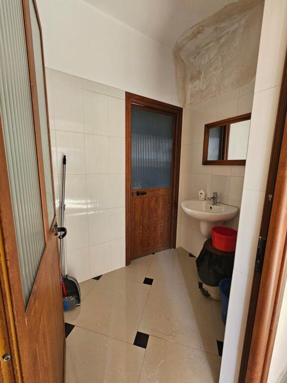 BUSINESS PREMISES FOR RENT – 200 m²