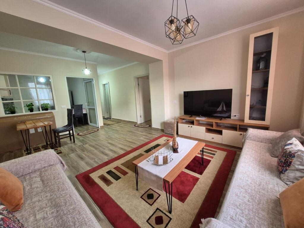 Jepet apartament me qera 1+1