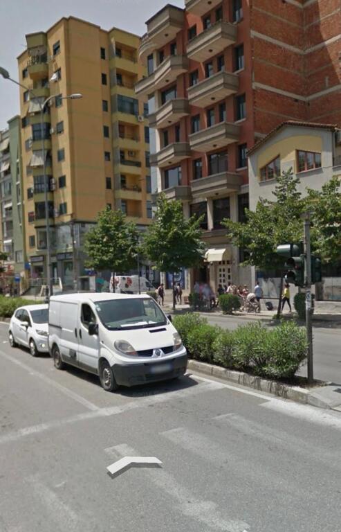 Dyqan Qera - Rr.Kryesore. Sip 40m2 (prane Oslos 21-Dhjetori)