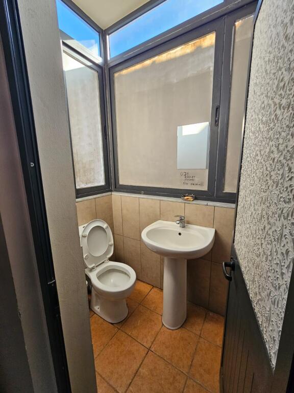 BUSINESS PREMISES FOR RENT 180m²