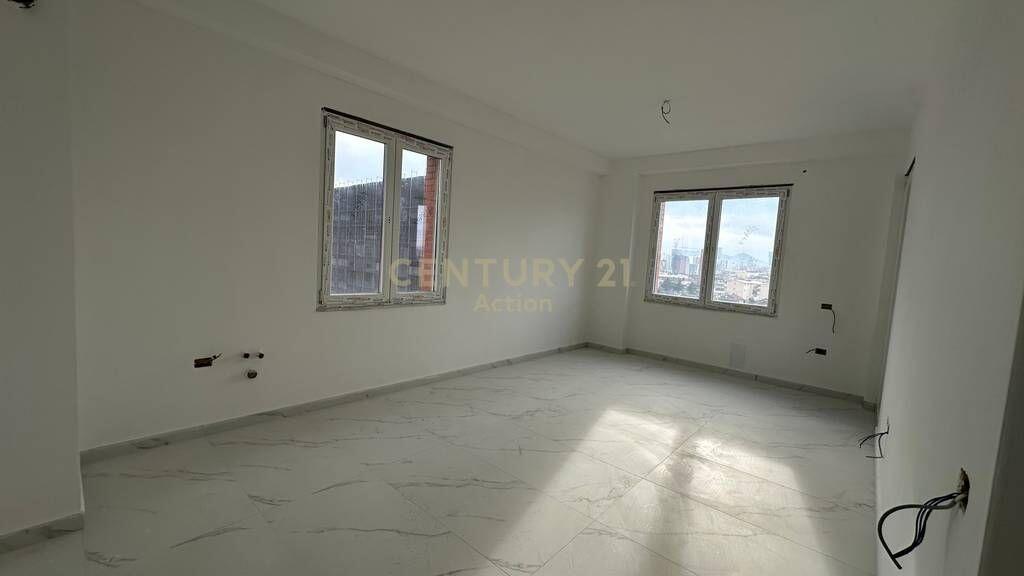 Apartament 2+1 ME QIRA NE PASKUQAN