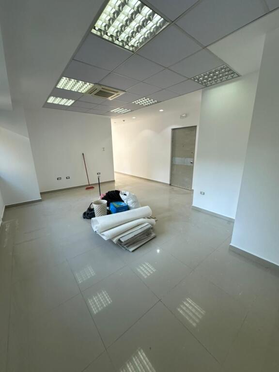 🏢 UFFICIO IN AFFITTO – AMBASCIATORE 3