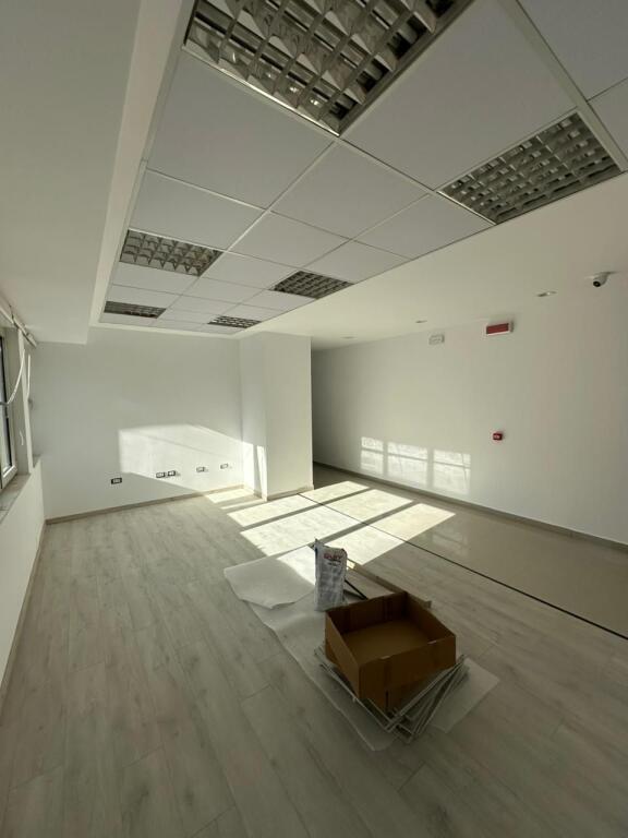 🏢 UFFICIO IN AFFITTO – AMBASCIATORE 3