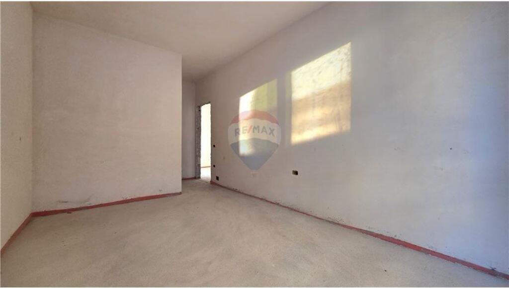 🏢 Appartamento 2+1+2 in Vendita – Lungo Mare, Vlorë