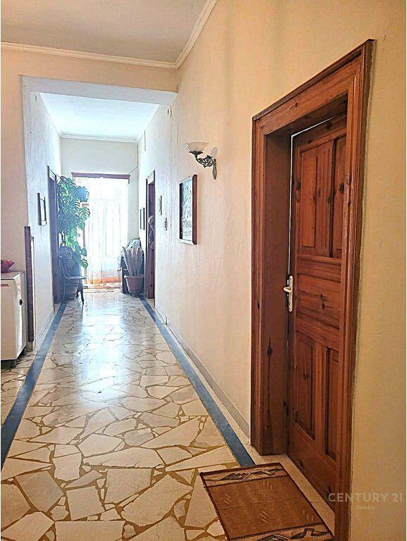 In vendita casa caratteristica su 2 piani a Berat
