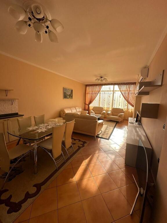 Apartament 2+1 me qera  Adresa: 21 Dhjetori, Perballe Delijorgjit Ne Rruge  