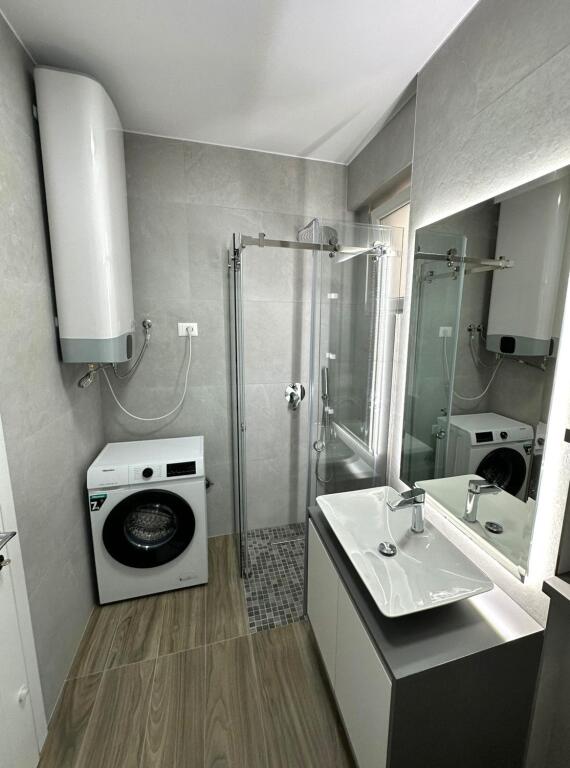 APARTAMENT  PER QERA 2+1+2 +POST PARKIMI KOMPLEKSI FZ, LIQENI I THATE!