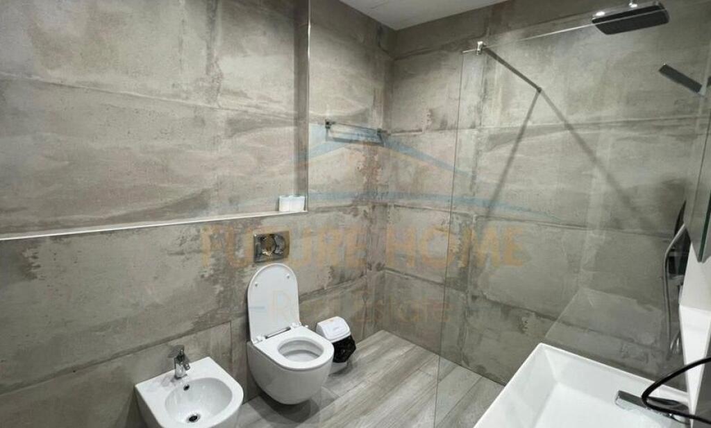 In vendita, Appartamento 2+1+2, Via Barrikadave, Tirana