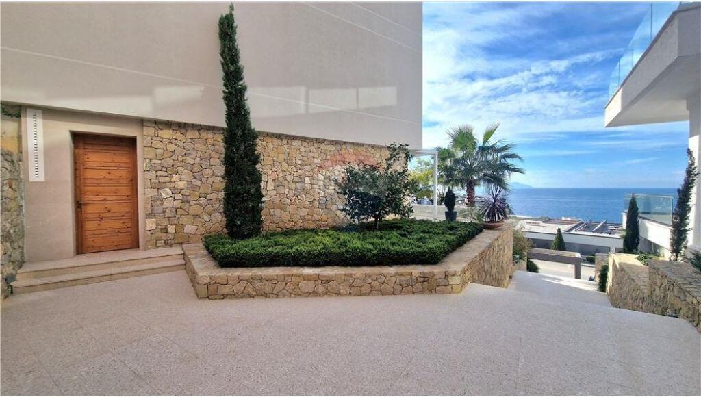 🏢 Appartamento 2+1+2 in Vendita – Lungo Mare, Vlorë