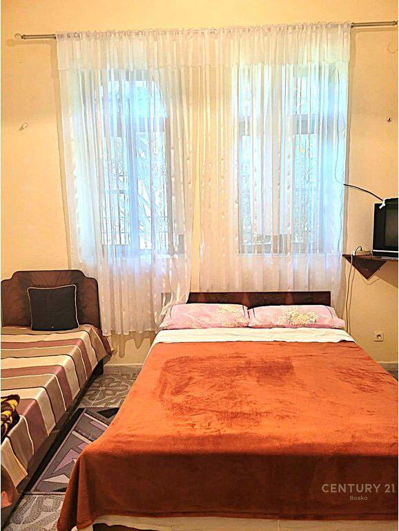In vendita casa caratteristica su 2 piani a Berat