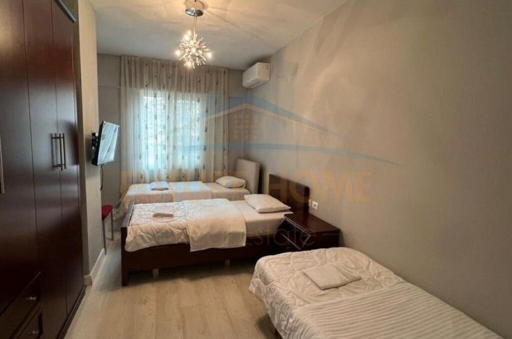 In vendita, Appartamento 2+1+2, Via Barrikadave, Tirana