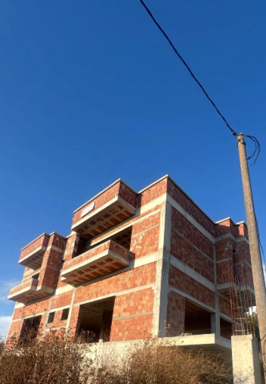 EXCLUSIVELY   🏡 3-storey villa for sale – Lalzi Bay