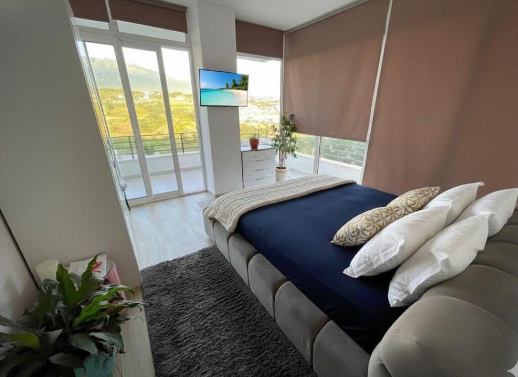 🏡 Vilë Dy-Katëshe me Qira – Buzë Liqenit të Farkës 🌿🌊💶 Çmimi: 2.500 € / muaj