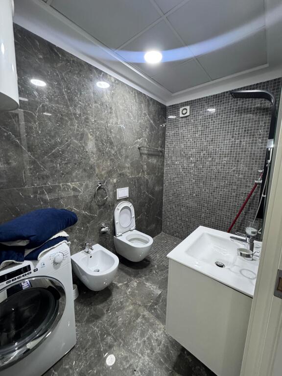 🏡 Jepet me qira apartament 2+1+2 📍 Kompleksi Fiori di Bosco, Tiranë💶 Çmimi: 650 € / muaj