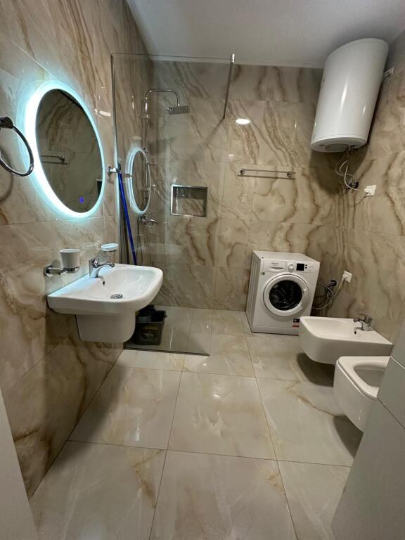 Apartament 2+1 +ballkon me qera ne Astir