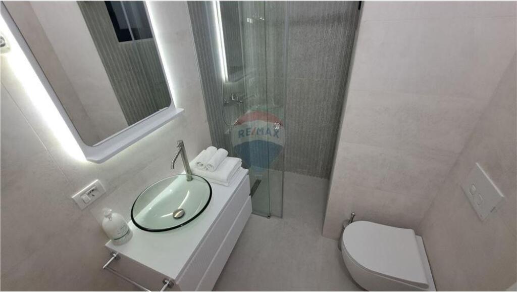 🏢 Apartament për Shitje  2+1+2 – Lungomare, Rruga Reshat Osmani, Vlorë