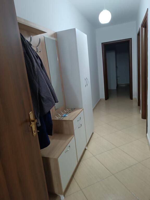 Appartamento 2+1 in affitto al Complesso Malajzian, Bivio di Kamza - Tirana - Preferibilmente da affittare a 3-4 ragazze
