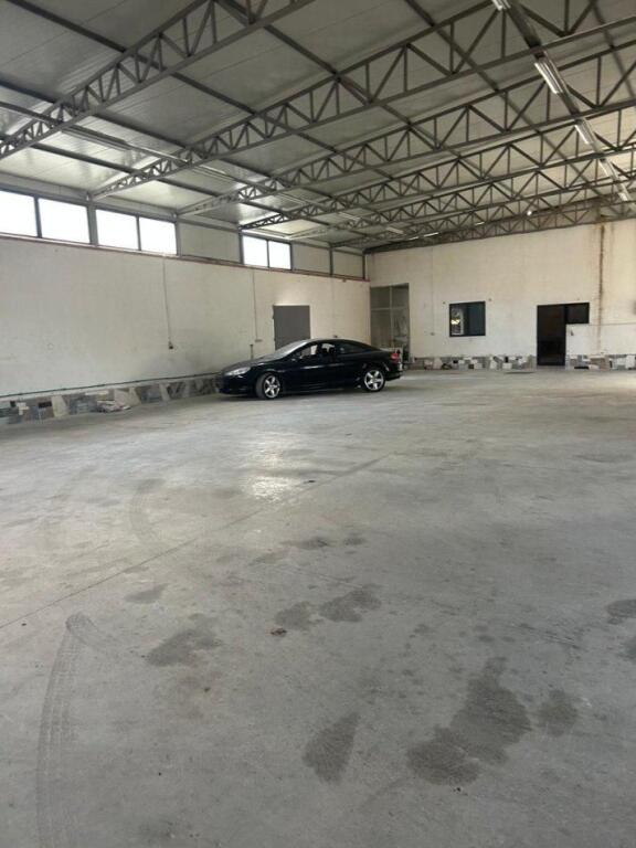 KAPANON ME QERA 700 M2 KINOSTUDIO 3.500 EURO